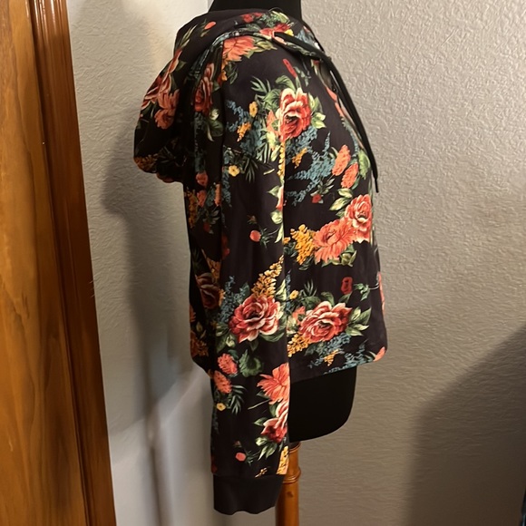 Alice and Olivia Cropped Floral Hoodie - Picture 5 of 9